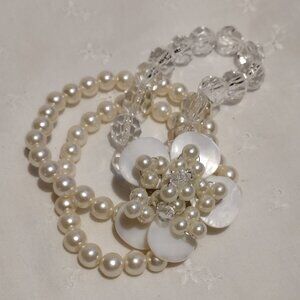 Pearl & Mother of Pearl Flower Stretch Bracelet